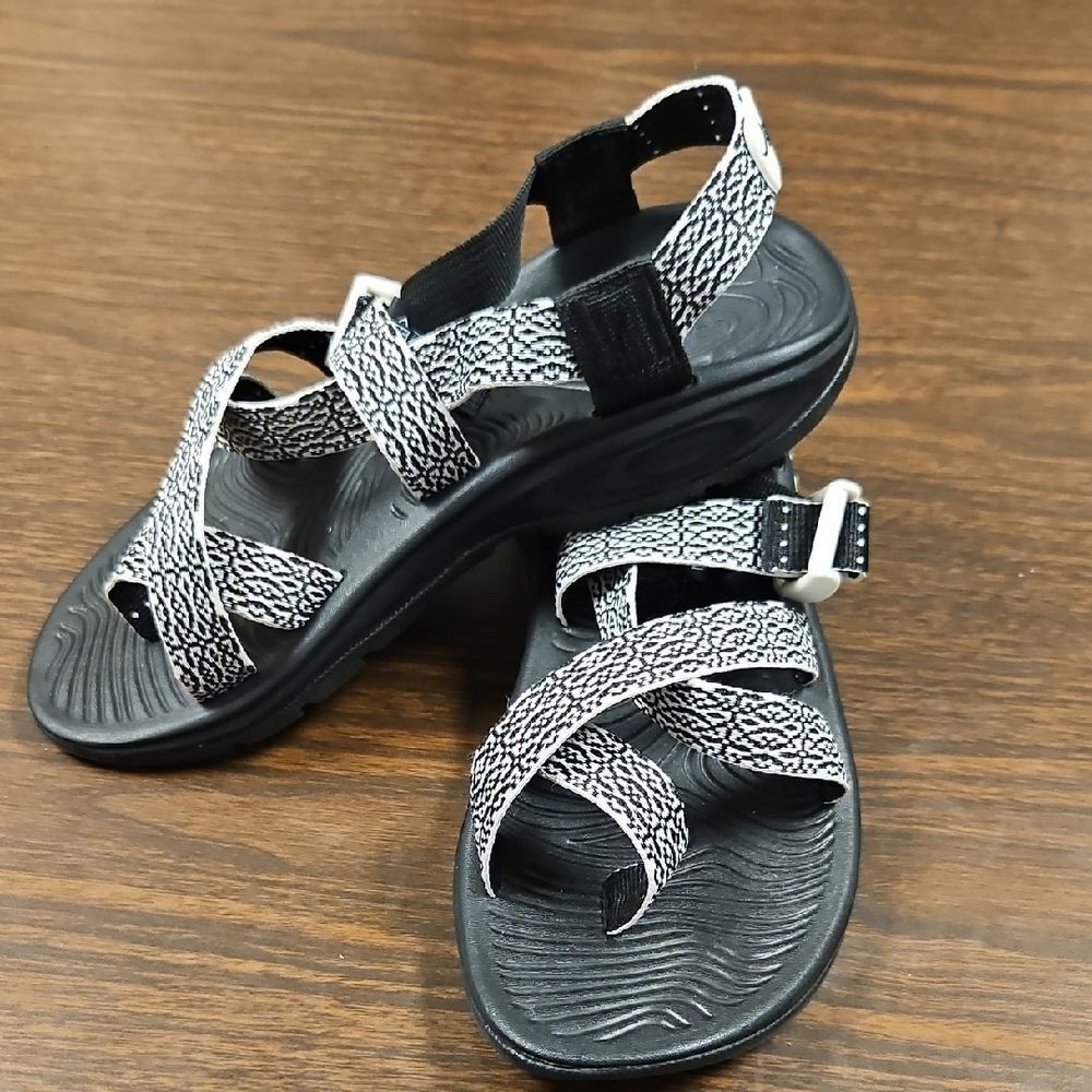 🖤 Chaco Women’s Z/2 Sandals – Black & White Webbing – Size 7 (EU 38)